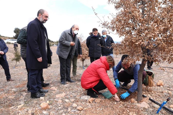 El presidente del Gobierno de Aragón, Javier Lambán, en su visita a Sarrión.