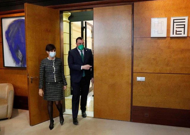 Isabel Rodríguez y Adrián Barbón.