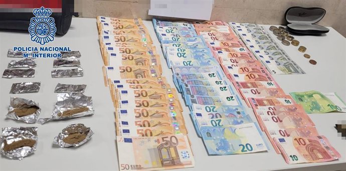 Hachís y dinero incautado por agentes de la Policía Nacinal en El Tablero, en San Bartolomé de Tirajana