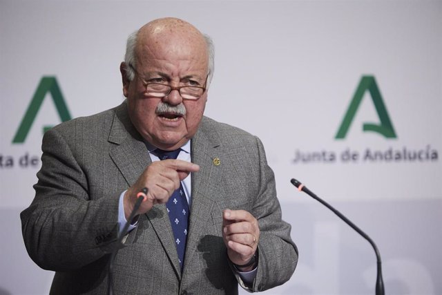 El consejero de Sanidad, Jesús Aguirre, durante la rueda de prensa tras el Consejo de Gobierno Andaluz en el Palacio de San Telmo, a 1 de febrero de 2022 en Sevilla (Andalucía, España)