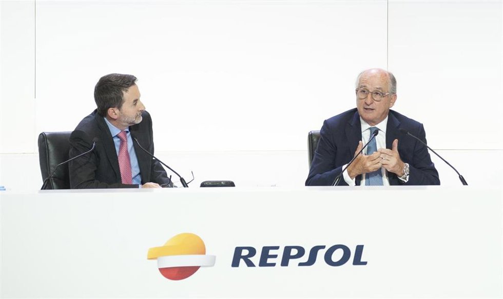 Archivo - Imaz y Brufau en la junta de accionistas de Repsol en 2017