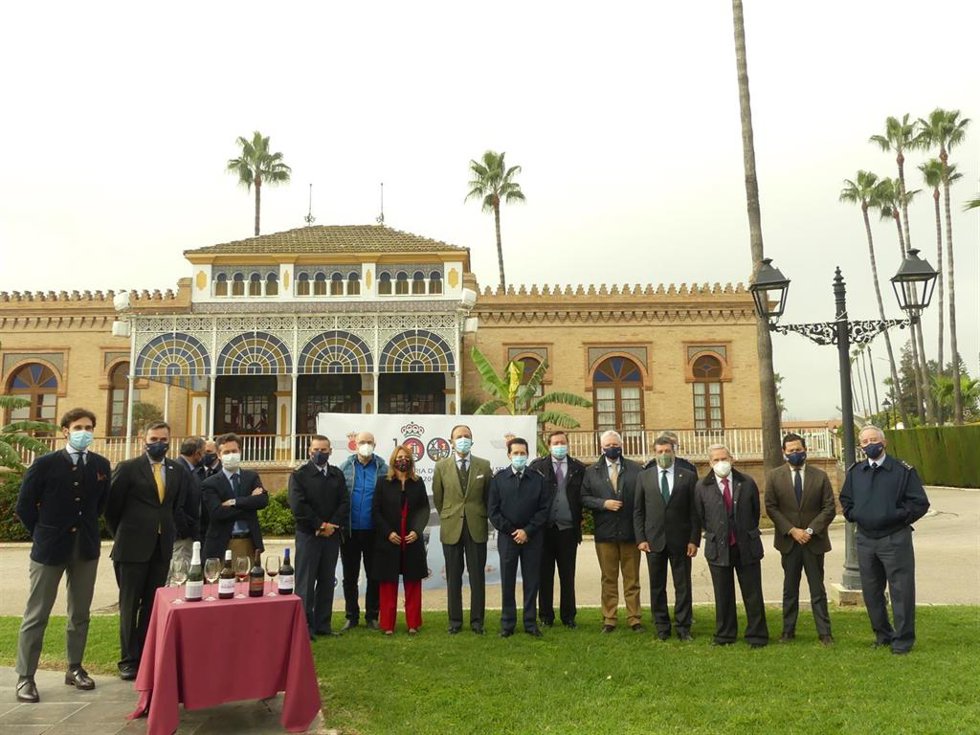 Se enterrarán tres botellas con vinos de uva garrido fino sevillana que enlazan el espíritu de las Bodegas F. Salado y del Acuartelamiento Aéreo de Tablada.