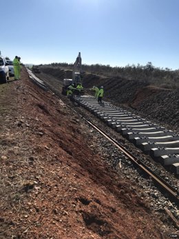 Archivo - Archivo. Adif adjudica contratos de suministros para las obras de renovación de la línea Zafra-Huelva