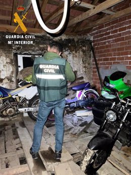 La Guardia Civil de Mieres recupera varias motocicletas robadas.