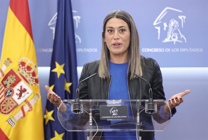 La portavoz de Junts en el Congreso, Miriam Nogueras, ofrece una rueda de prensa mientras se celebra la Junta de Portavoces en el Congreso de los Diputados, a 1 de febrero de 2022, en Madrid (España).