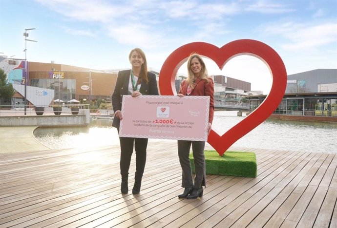 Puerto Venecia visibiliza las cardiopatías congénitas con la entrega de 1.000 euros a la Fundación Menudos Corazones.