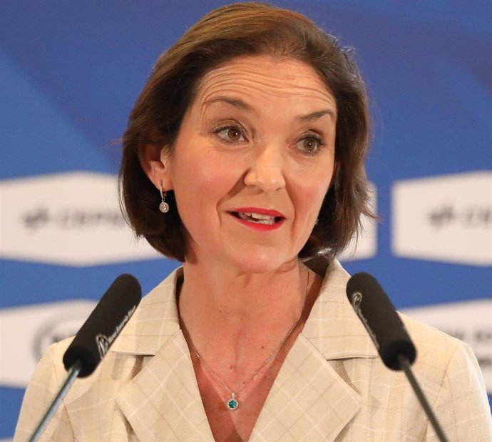 La ministra de Industria, Comercio y Turismo, Reyes Maroto, interviene en un desayuno organizado por Nueva Economía Fórum, en el Hotel Mandarin Oriental Ritz, a 17 de febrero de 2022, en Madrid (España).