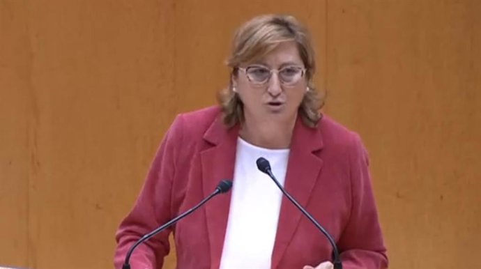 La senadora del PP por la provincia de Teruel, Carmen Pobo, ha reclamado al Gobierno de España y a Correos que aseguren la presencia de cajeros en el medio rural.
