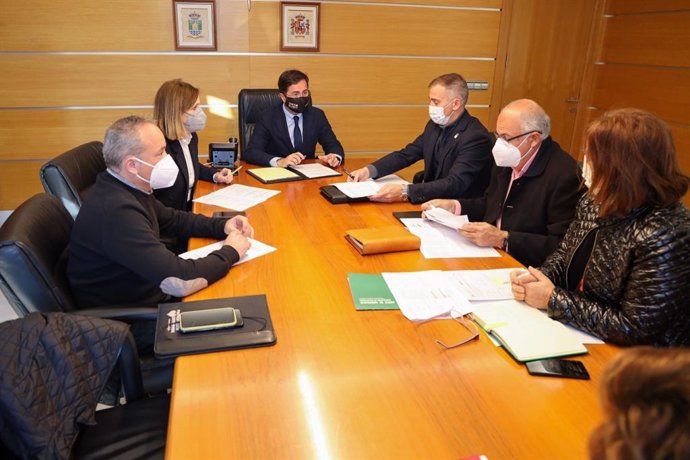 Jiménez se reúne con el alcalde de El Ejido (Almería), Francisco Góngora