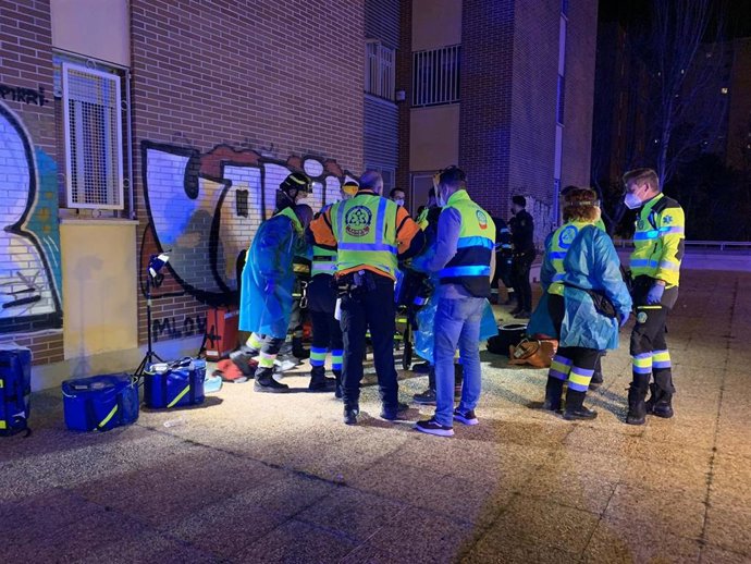 Detenidos los dos hombres heridos graves ayer caerse de un quinto piso de Aluche, que estaban robando