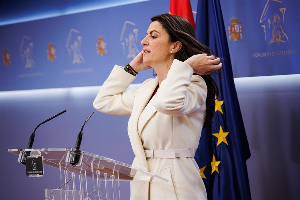 La secretaria general de Vox en el Congreso, Macarena Olona, da una rueda de prensa tras una sesión plenaria en el Congreso de los Diputados