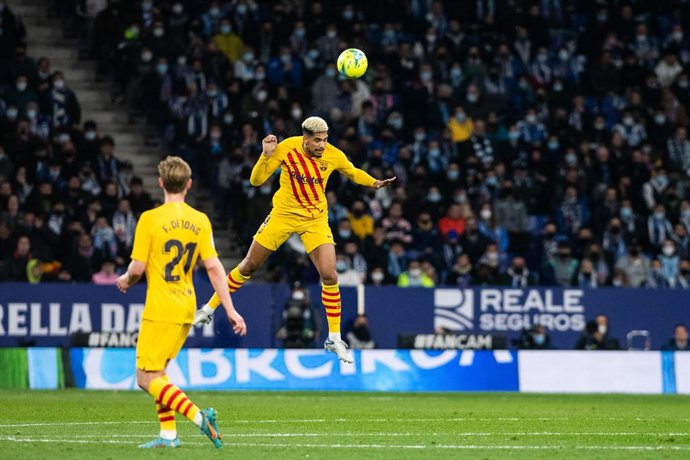 Ronald Araujo of FC Barcelona in action during La Liga match, football match played between RCD Espanyol and FC Barcelona at RCD Stadium on February 13, 2022, in Barcelona, Spain.