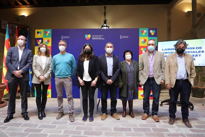 Mónica Oltra presenta el balance de los laboratorios sociales de la Generalitat junto a representantes de las universidades públicas