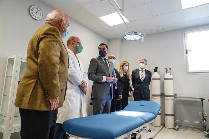 Juanma Moreno en la inauguración del Centro de Salud Ángel Salvatierra en El Puerto.