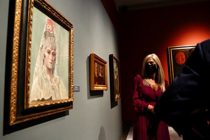 La consejera de Cultura y Patrimonio Histórico, Patricia del Pozo, en la exposición 'Cara a cara. Picasso y los maestros antiguos' en el Bellas Artes de Sevilla.