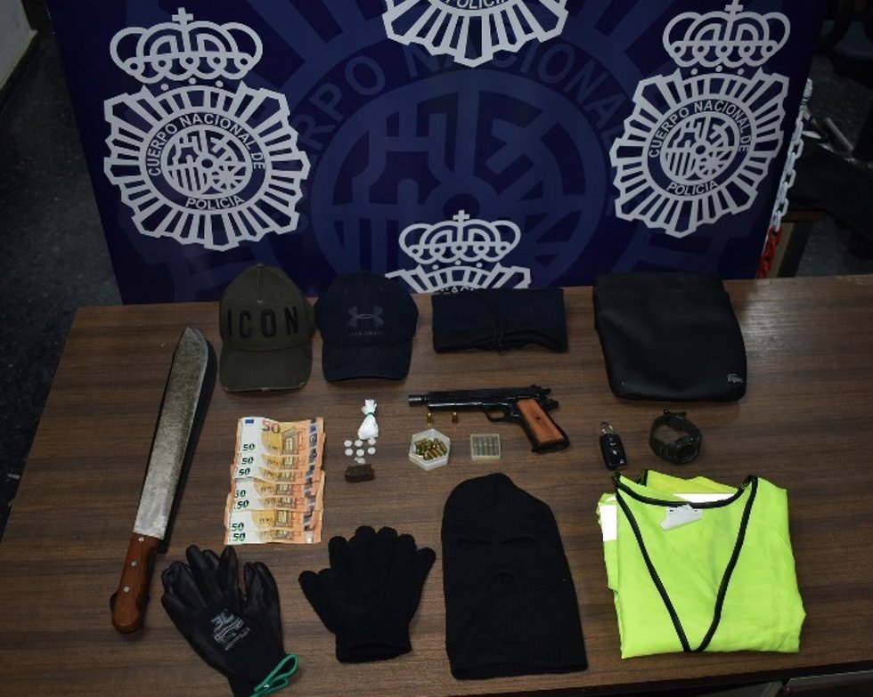 Cinco detenidos en Málaga y Córdoba de una red que robaba a otros narcos y que asaltó por error a una familia en su casa de Torremolinos