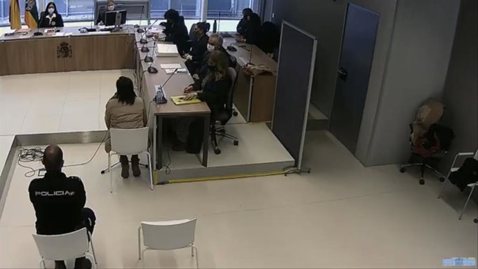 La acusada de asesinar a su hija declara en la última sesión