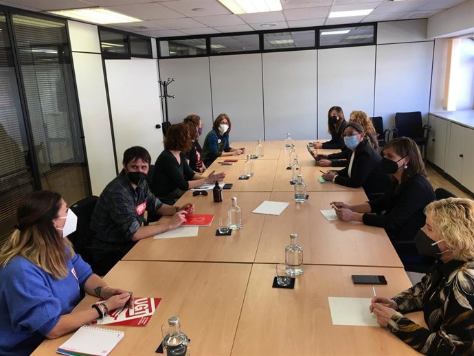 La Conselleria de Educación se ha reunido con los sindicatos que han ocupado la sede este jueves.