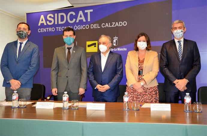 El presidente de la Diputación provincial, Álvaro Gutiérrez y la consejera de Economía, Empresas y Empleo del Gobierno de Castilla-La Mancha, Patricia Franco,