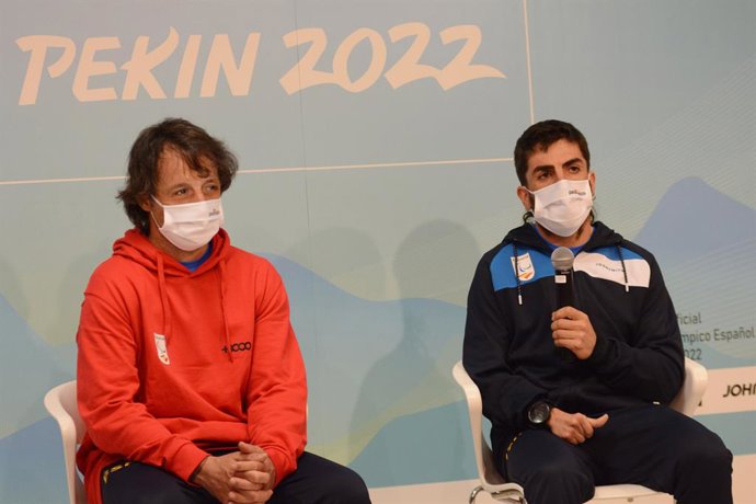 Víctor González (izda) y Pol Makuri (dcha) durante la presentación del equipo para los Juegos Paralímpicos de Invierno de Pekín 2022