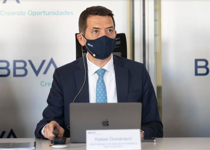 El responsable de Análisis Económico de BBVA Research, Rafael Doménech, durante la presentación del informe 'Situación Comunitat Valenciana'