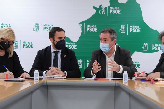 El secretario general del PSOE de Andalucía, Juan Espadas, junto al secretario del partido en Málaga, Daniel Pérez.