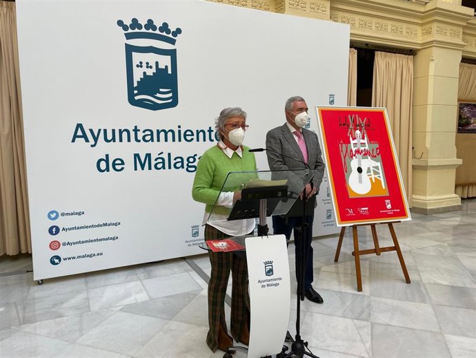 La concejala de Fiestas, Teresa Porras, y el coordinador del aula, Manuel Fernández Maldonado, presentan la XIX edición del Aula Municipal de Flamenco