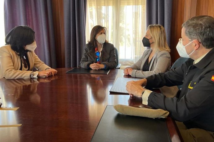 Encuentro de la alcaldesa de Alcalá de Guadaíra, Ana Isabel Jiménez, con la ministra de Defensa, Margarita Robles, para abordar la situación de Santa Bárbara.