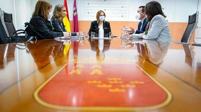 Franco analiza la situación de los centros de atención temprana de Mula