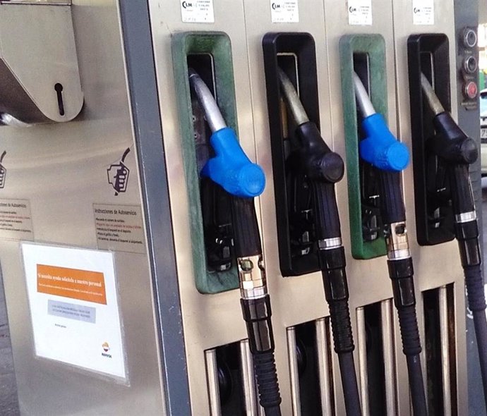 Archivo - Imagen de archivo de una gasolinera