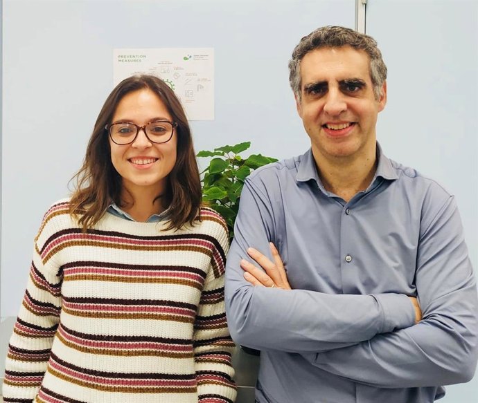 La doctora Margalida Rosselló-Tortella y el doctor Manel Esteller.