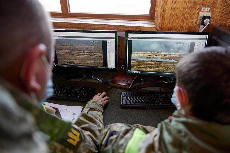 Militares ucranianos supervisan unas maniobras