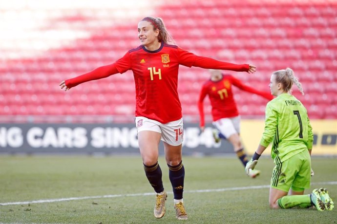 Alexia Putellas celebra su gol en el España-Alemania de la Arnold Clark Cup 2022