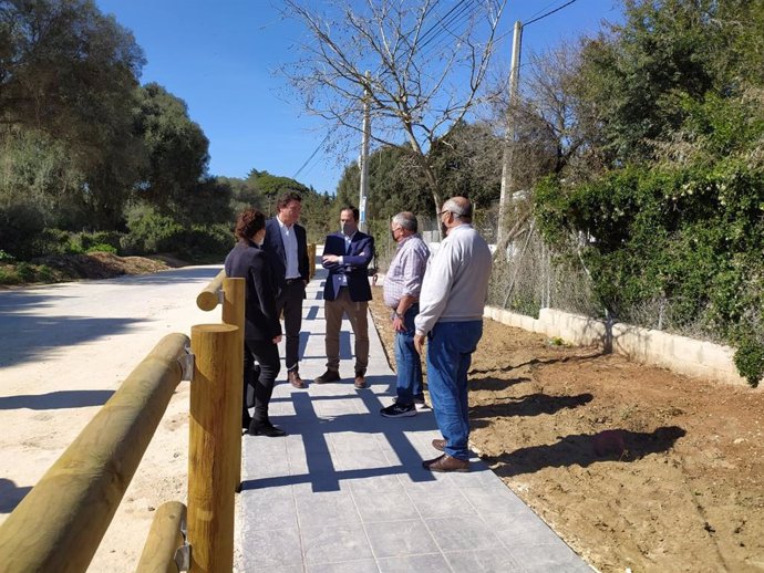 El delegado territorial de Desarrollo Sostenible de la Junta de Andalucía en la provincia de Cádiz, Daniel Sánchez, durante su visita a Vejer.