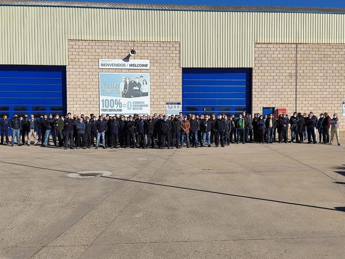 Concentración de la plantilla a las puertas de la factoría de Santa Bárbara en Alcalá, en foto de archivo.