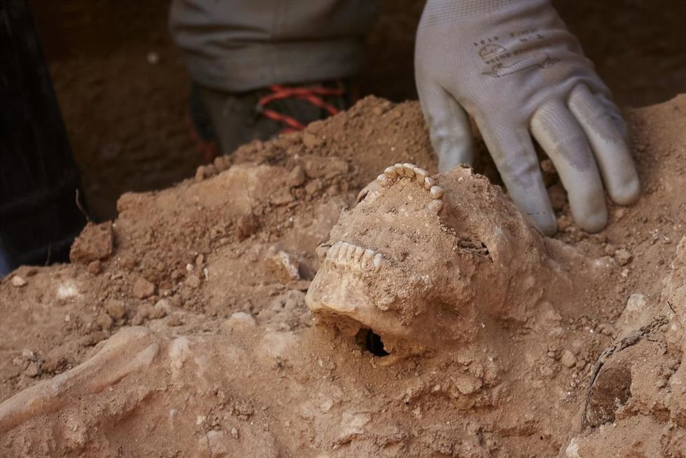 Archivo - Hallazgos en una exhumación, en una imagen de archivo.