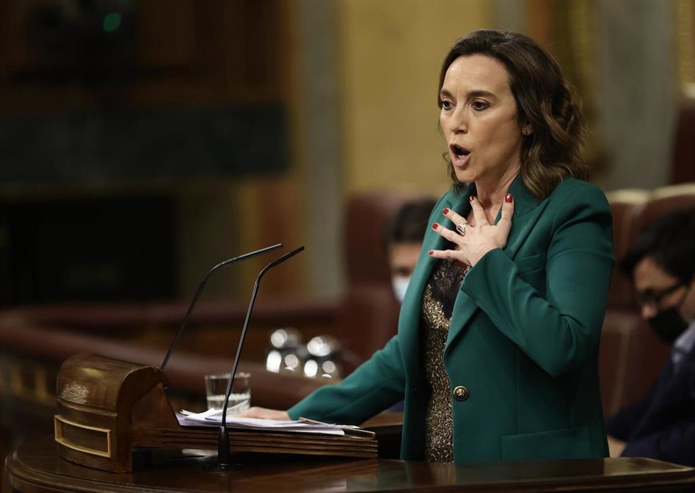 La portavoz parlamentaria del PP, Cuca Gamarra, interviene en una sesión plenaria en el Congreso de los Diputados, a 3 de febrero de 2022, en Madrid (España).