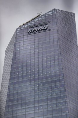 Archivo - Sede de Fundación KPMG en España situada en la Torre de Cristal, en Madrid (España), a 22 de febrero de 2021. 