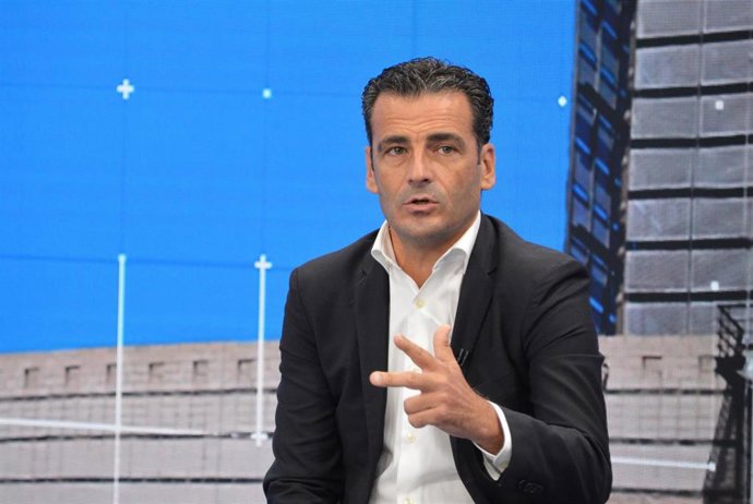 Archivo - El director general de  Punt Mdia, Alfred Costa, en una rueda de prensa