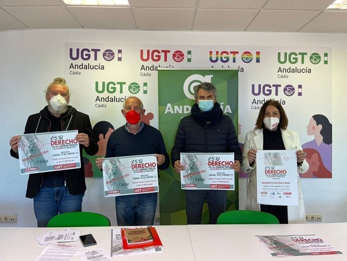 Dirigentes de AxSí y representates sindicales apoyando la movilización por la Sanidad.