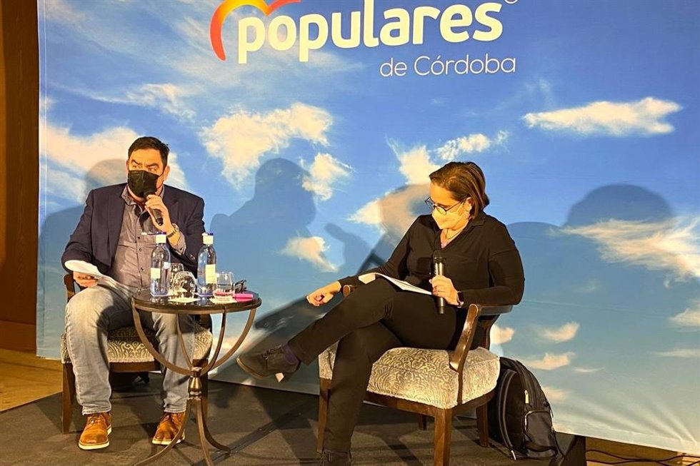 Rafael Amor y Blanca Torrent en el foro 'Autónomos, motor de Andalucía', del PP de Córdoba.