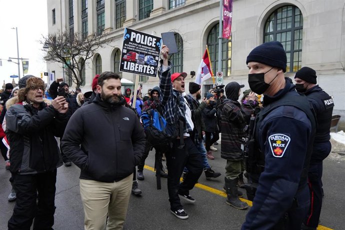 Un grupo de protestantes en las calles de Ottawa