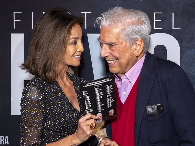 Mario Vargas LLosa aude al estreno teatral de su novela 'La fiesta del Chivo' junto a Isabel Preysler