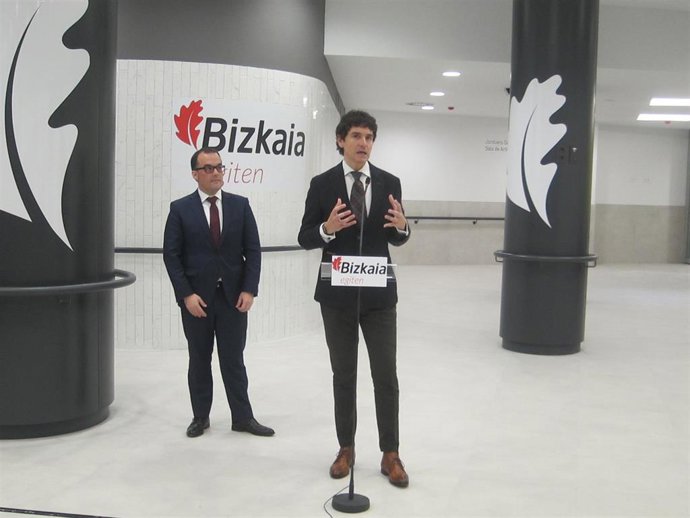 Archivo - Unai Rementeria y Sergio Murillo en el nuevo edificio Etxaniz, de Bilbao