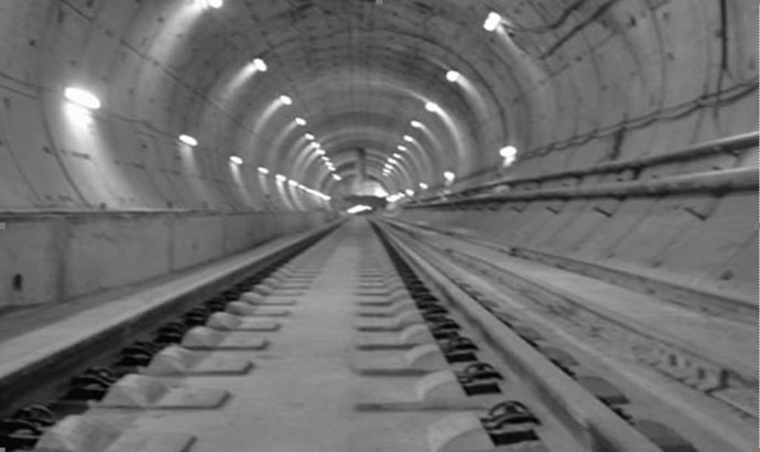 Archivo - Interior del túnel de Guadarrama