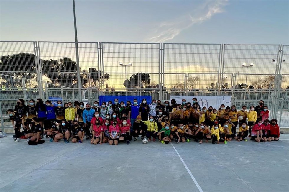 La reformada IDB Barrio del Aeropuerto en Madrid amplía sus pistas deportivas y zonas estanciales.