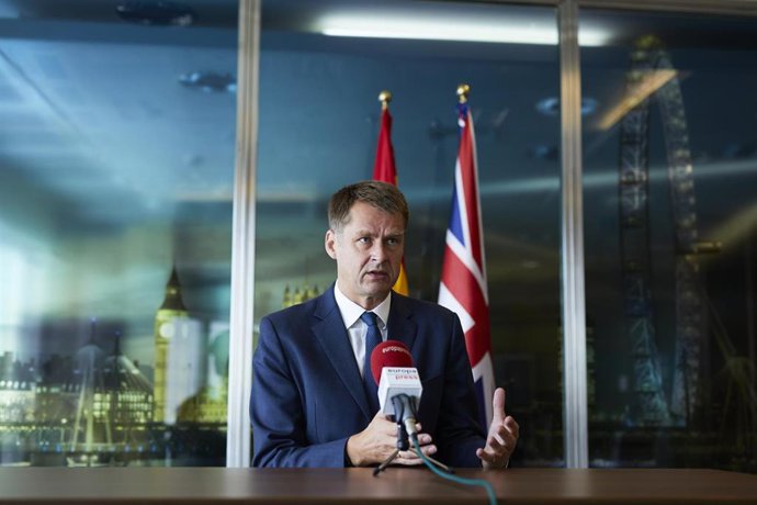 Archivo - El embajador del Reino Unido en España, Hugh Elliot, durante una entrevista con Europa Press en Madrid