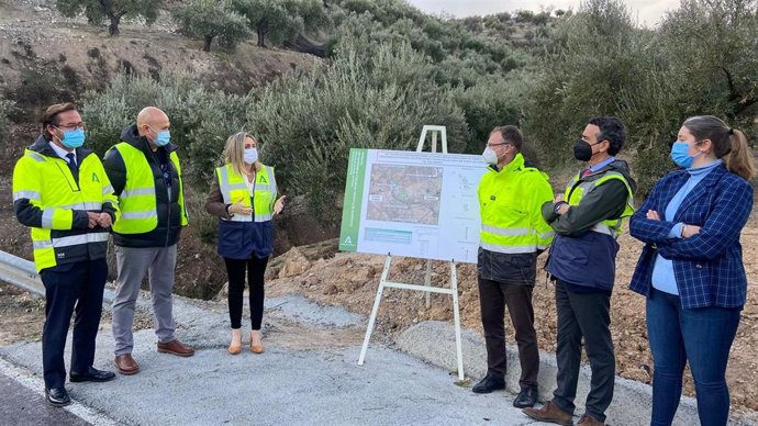 Visita de la Junta a las obras de la A-4076