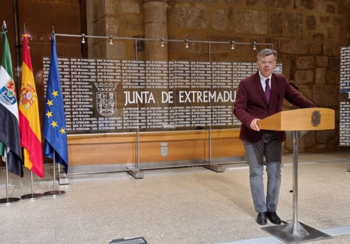 El portavoz de la Junta de Extremadura, Juan Antonio González, en rueda de prensa