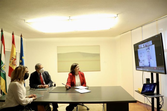 Andreu presenta al equipo de la Comisaria Europea de la Competencia el informe de la UR sobre el 'efecto frontera'